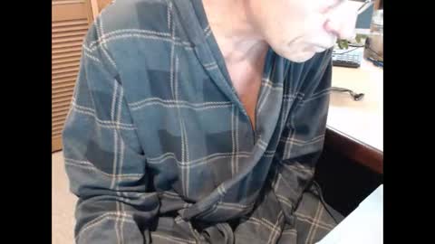 Snapshot of denn_jett chatting on 12-19-25, 11:17 Den Jet online show from 12-19-25, 11:17