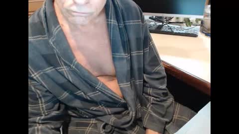 Snapshot of denn_jett chatting on 12-22-25, 10:34 Den Jet online show from 12-22-25, 10:34