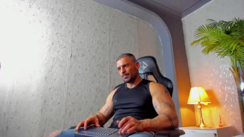 dennis_cox_ online show from 02-01-25, 06:08