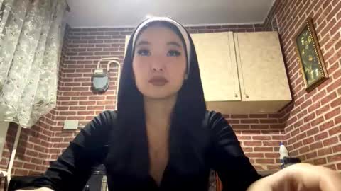 Snapshot of denysebernacchi chatting on 11-11-25, 02:28 Emma online show from 11-11-25, 02:28