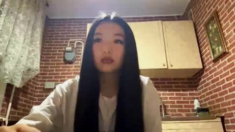 Snapshot of denysebernacchi chatting on 11-14-25, 01:21 Emma online show from 11-14-25, 01:21