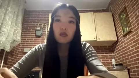 Snapshot of denysebernacchi chatting on 11-22-25, 01:10 Emma online show from 11-22-25, 01:10