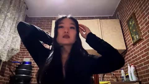 Snapshot of denysebernacchi chatting on 12-14-25, 01:49 Emma online show from 12-14-25, 01:49