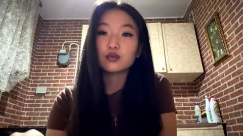 Snapshot of denysebernacchi chatting on 12-16-25, 02:22 Emma online show from 12-16-25, 02:22