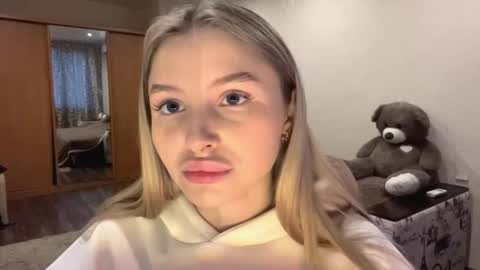 Vi  Victoria online show from 10-19-25, 02:07