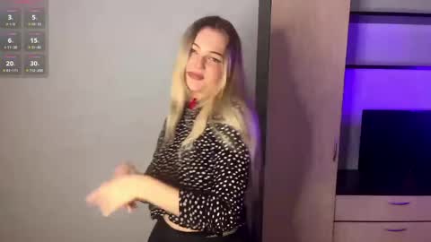 Luna online show from 04-22-26, 05:25