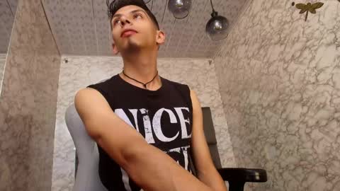 Snapshot of dereck_monroe chatting on 12-19-25, 10:33 Dereck online show from 12-19-25, 10:33