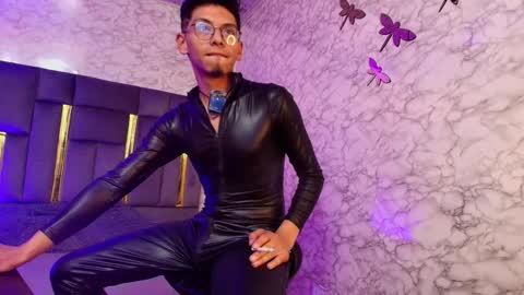 Snapshot of dereck_monroe chatting on 12-21-25, 10:22 Dereck online show from 12-21-25, 10:22