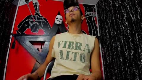 Snapshot of dereck_monroe chatting on 02-24-26, 10:24 Dereck online show from 02-24-26, 10:24