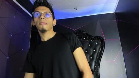 Dereck online show from 05-04-26, 03:57