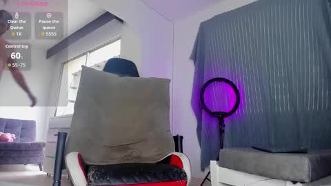 Snapshot of dereckhardd chatting on 11-20-25, 02:06 dereckhardd online show from 11-20-25, 02:06