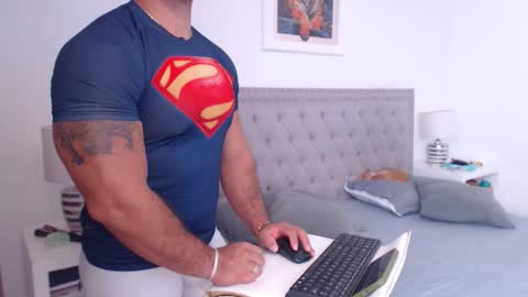 Snapshot of derek_group chatting on 03-09-26, 01:48 Derek online show from 03-09-26, 01:48