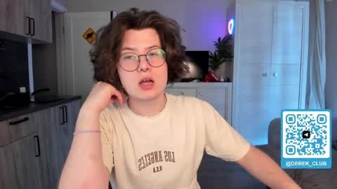 Derek online show from 06-09-26, 11:44