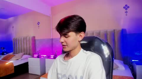 derek_sinn online show from 04-11-26, 09:08