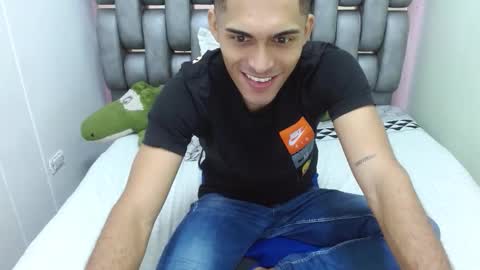 Snapshot of derek_storm_ chatting on 10-25-25, 10:34 D E R E K online show from 10-25-25, 10:34