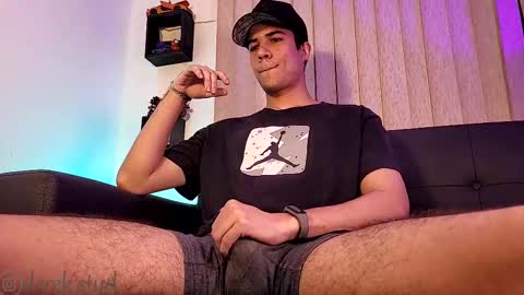 Derek independent model  online show from 10-05-25, 05:50