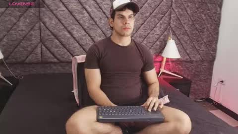 Snapshot of derek_voss chatting on 06-05-26, 01:50 derek_voss online show from 06-05-26, 01:50