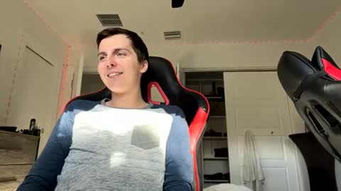 Snapshot of derekdings chatting on 12-13-24, 08:26 derekdings online show from 12-13-24, 08:26