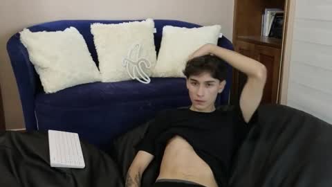 Snapshot of derekswan chatting on 11-12-25, 11:36 Derek online show from 11-12-25, 11:36