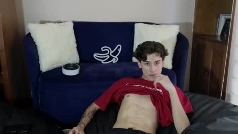 Snapshot of derekswan chatting on 11-25-25, 08:31 Derek online show from 11-25-25, 08:31