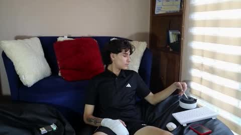 Snapshot of derekswan chatting on 01-14-26, 09:31 Derek online show from 01-14-26, 09:31