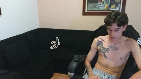 Snapshot of derekswan chatting on 05-19-26, 01:56 Derek online show from 05-19-26, 01:56