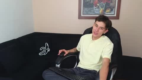 Snapshot of derekswan chatting on 05-20-26, 05:41 Derek online show from 05-20-26, 05:41