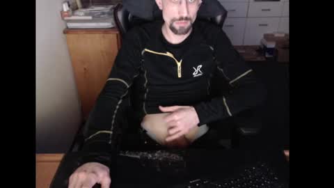 Snapshot of dermattes chatting on 02-15-25, 03:17 dermattes online show from 02-15-25, 03:17