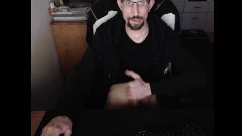 Snapshot of dermattes chatting on 12-20-25, 03:41 dermattes online show from 12-20-25, 03:41