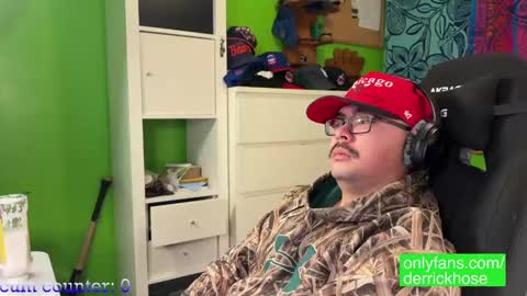 Snapshot of derrick_hose chatting on 01-10-25, 09:10 Derrick Hose online show from 01-10-25, 09:10