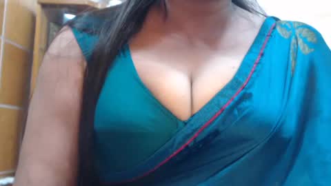 Snapshot of desimaisa130 chatting on 06-19-26, 04:55 Maisa online show from 06-19-26, 04:55