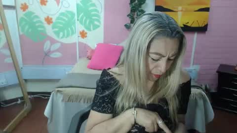 VALERIA online show from 10-04-25, 03:43