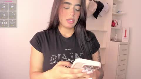 Snapshot of desired_breasts chatting on 05-03-26, 06:36 Sophie online show from 05-03-26, 06:36