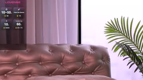 Snapshot of desiredmia_ chatting on 11-21-25, 06:01 Mia online show from 11-21-25, 06:01