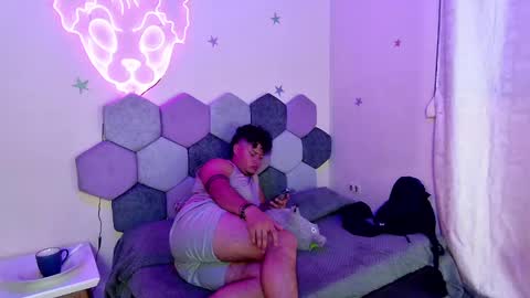 TORI AND MR. BEAR online show from 01-05-25, 09:36