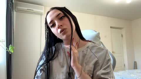 Kira online show from 05-16-26, 10:36
