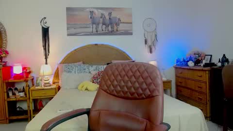 HellenMoon online show from 04-09-26, 08:31