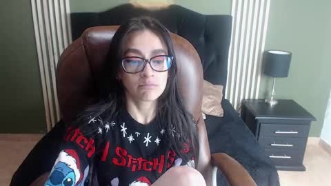 Snapshot of desiring__angel chatting on 12-04-24, 06:00 Desiring Angel online show from 12-04-24, 06:00