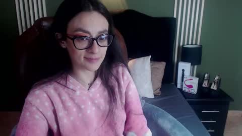 Snapshot of desiring__angel chatting on 12-14-24, 12:33 Desiring Angel online show from 12-14-24, 12:33