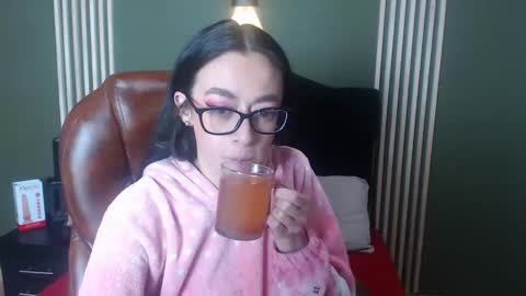 Snapshot of desiring__angel chatting on 01-07-25, 11:48 Desiring Angel online show from 01-07-25, 11:48