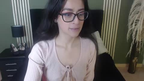 Snapshot of desiring__angel chatting on 01-14-25, 02:43 Desiring Angel online show from 01-14-25, 02:43