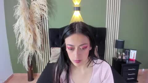 Snapshot of desiring__angel chatting on 02-25-25, 01:30 Desiring Angel online show from 02-25-25, 01:30