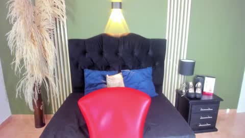 Snapshot of desiring__angel chatting on 02-27-25, 10:26 Desiring Angel online show from 02-27-25, 10:26