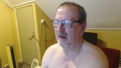 Snapshot of destelp chatting on 04-23-26, 10:34 destelp online show from 04-23-26, 10:34
