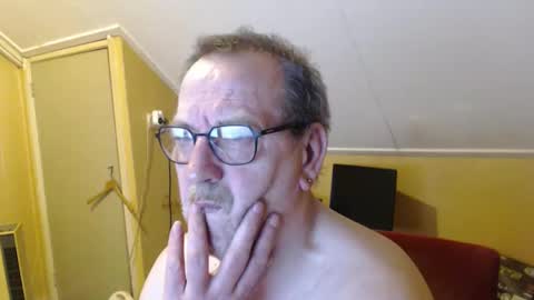 Snapshot of destelp chatting on 04-30-26, 08:57 destelp online show from 04-30-26, 08:57