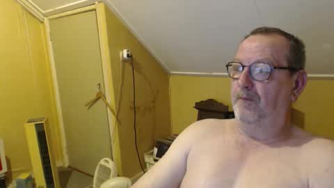 Snapshot of destelp chatting on 05-23-26, 04:29 destelp online show from 05-23-26, 04:29
