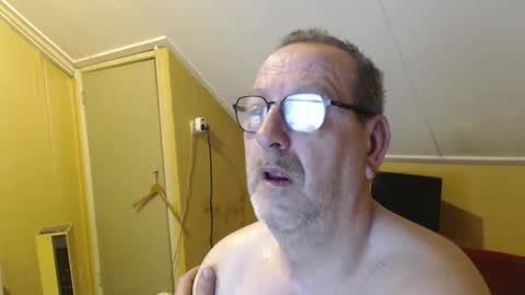 Snapshot of destelp chatting on 05-24-26, 05:01 destelp online show from 05-24-26, 05:01
