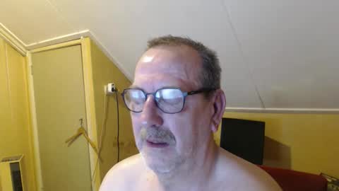Snapshot of destelp chatting on 06-01-26, 09:49 destelp online show from 06-01-26, 09:49