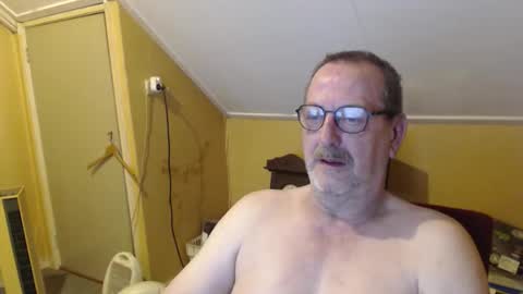 Snapshot of destelp chatting on 06-04-26, 11:00 destelp online show from 06-04-26, 11:00