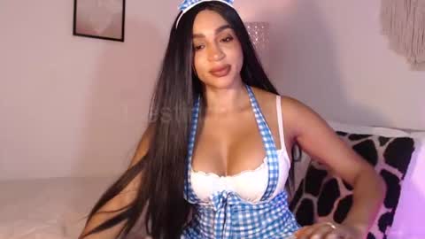 Snapshot of destinnemil chatting on 06-19-26, 11:58 Destinne Mill online show from 06-19-26, 11:58